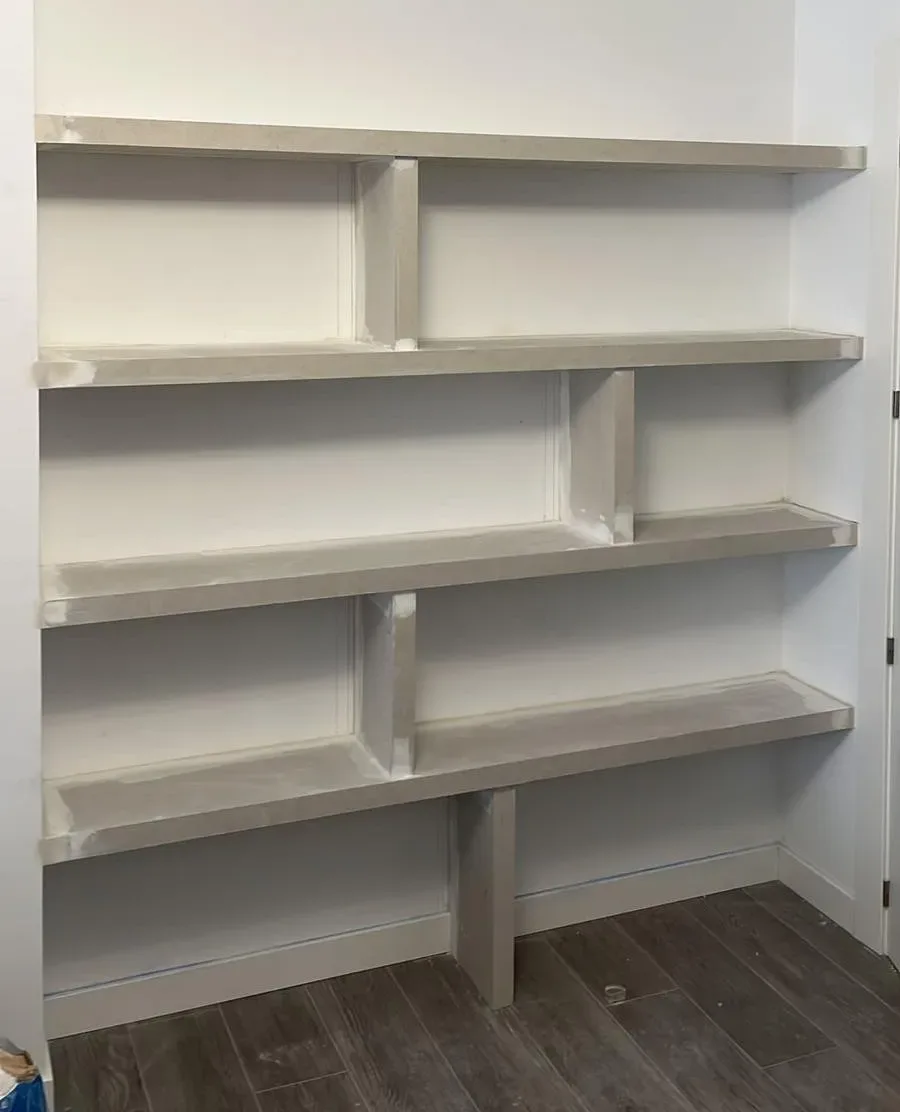 Imagen real de una estantería de pladur, la han montado DML Pladur y Escayolas.